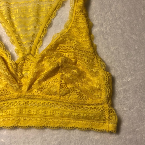 Victoria’s Secret NWT Racer Back Lace Bralette - Picture 3 of 7
